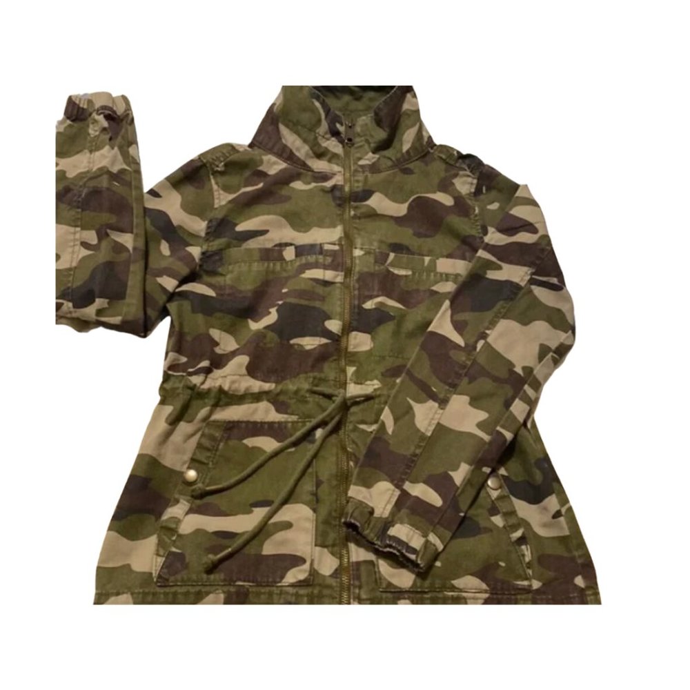 Old Navy Jacket Camouflage With Two Pockets & Draw String Waste Size XS TP